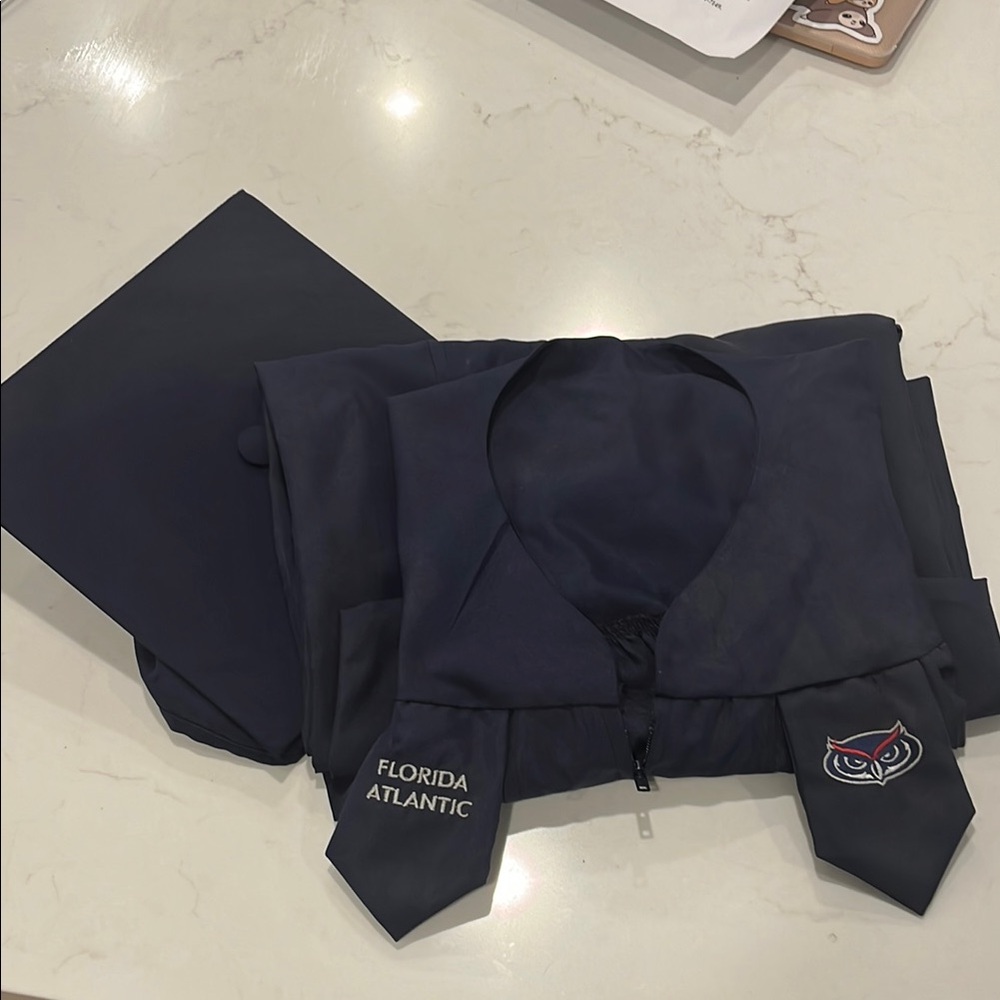 Florida Atlantic Graduation Gown and Cap Set